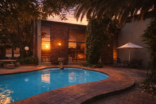 African Moon Corporate House - Tembisa