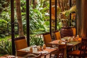 Dining - Garden Court Hatfield (Pretoria)