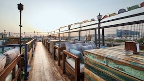 Outdoor dining - Royal Empire (Jaipur)