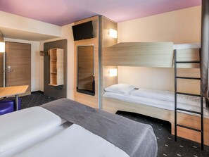 A hotel room with a bunk bed, a desk, a chair, a TV, and a mirror. - B&B Hotel Stuttgart-Vaihingen (Stuttgart)