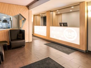 Lobby - B&B Hotel Stuttgart-Vaihingen (Stuttgart)