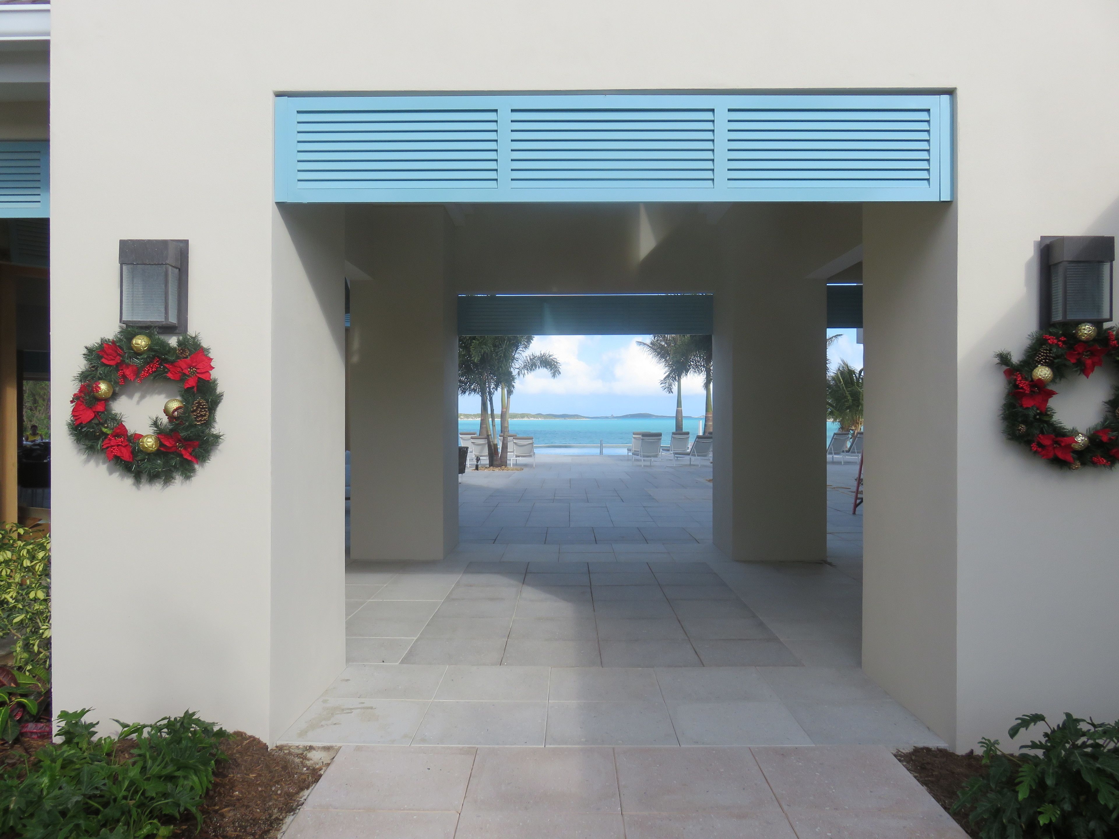 2 outdoor pools, sun loungers