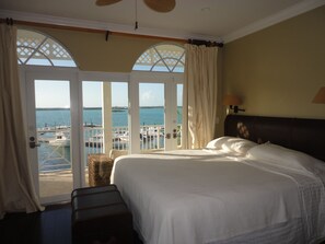 Stórt lúxuseinbýlishús - 3 svefnherbergi - svalir - útsýni yfir hafið | 3 svefnherbergi, straujárn/strauborð, ókeypis þráðlaus nettenging