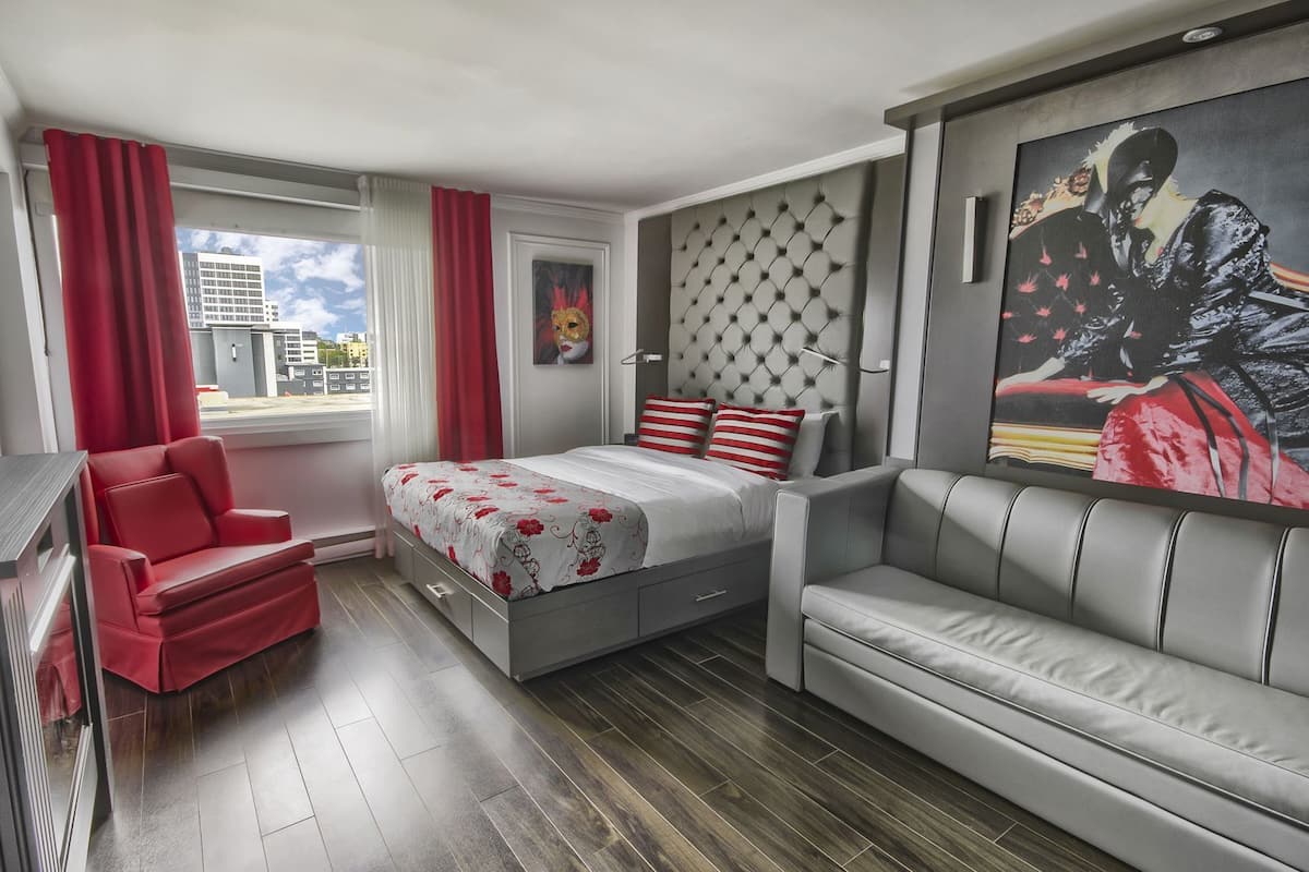 Coffres-forts dans les chambres, bureau, rideaux occultants