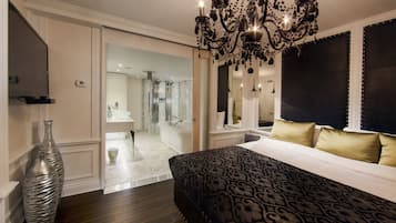 Pink Premium Suite, 1 King Bed and 1 Queen Murphy Bed | 1 bedroom, in-room safe, desk, blackout drapes