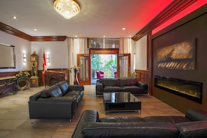 Coin salon dans le hall