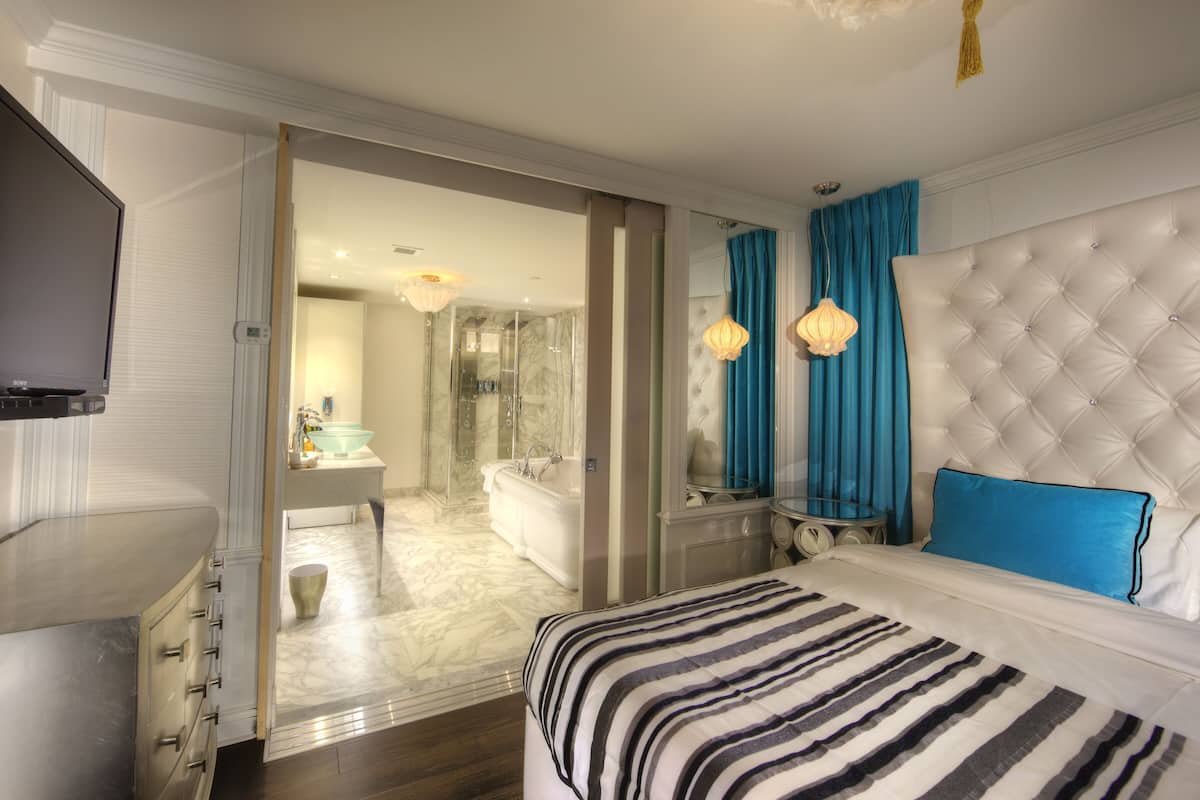 Coffres-forts dans les chambres, bureau, rideaux occultants