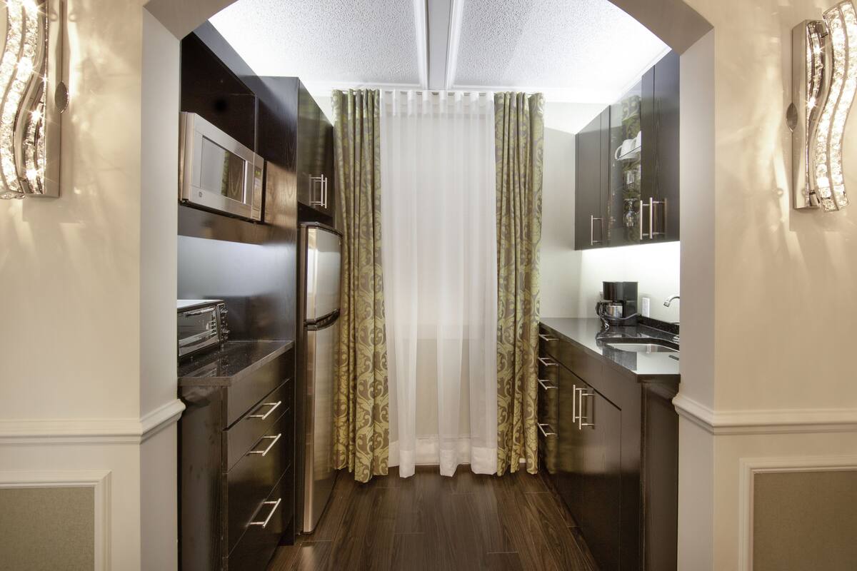 corporate suite, 1 queen murphy bed | private kitchen | coffee/tea maker