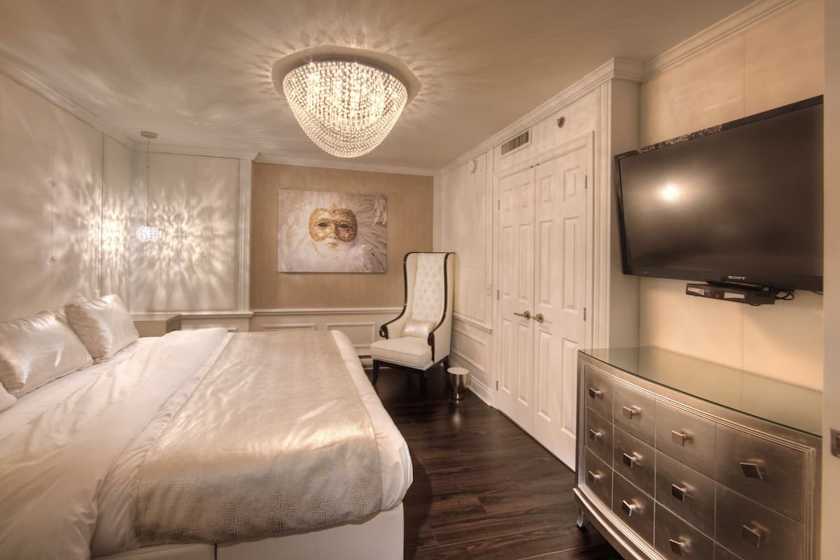 White Premium Suite, 1 King Bed and 1 Queen Murphy Bed