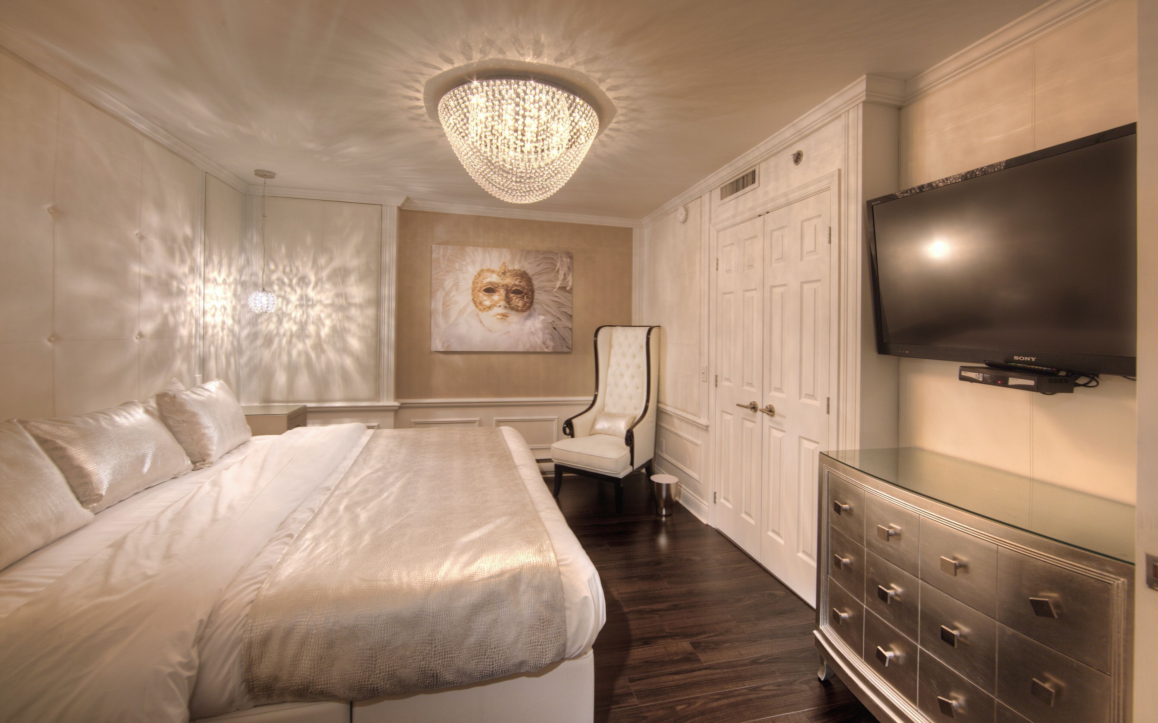 Coffres-forts dans les chambres, bureau, rideaux occultants