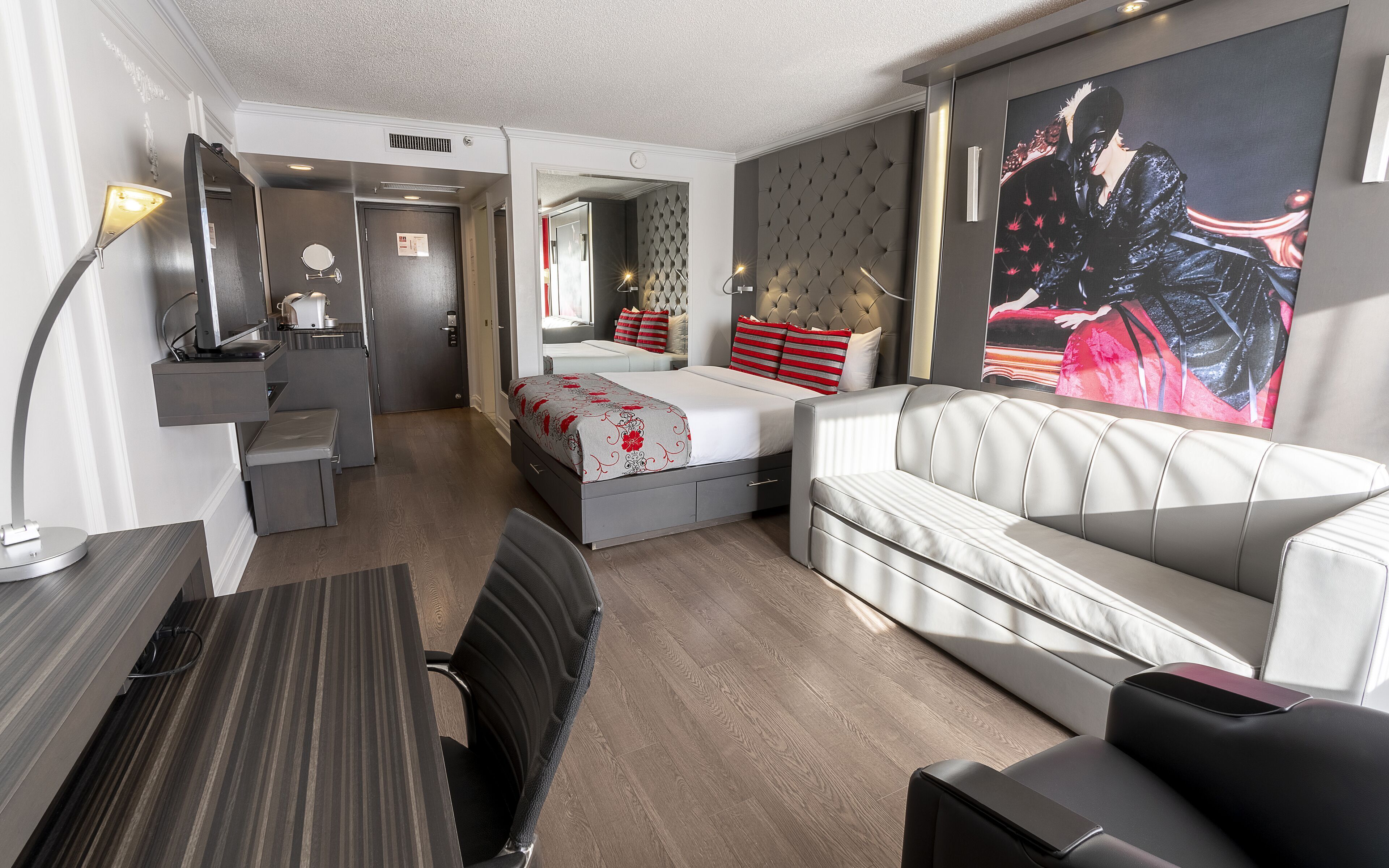 Coffres-forts dans les chambres, bureau, rideaux occultants