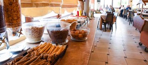 Desayuno buffet todos los días (con cargo) 