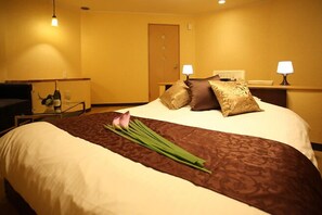 Standard Room, Smoking | Individually decorated, individually furnished, laptop workspace