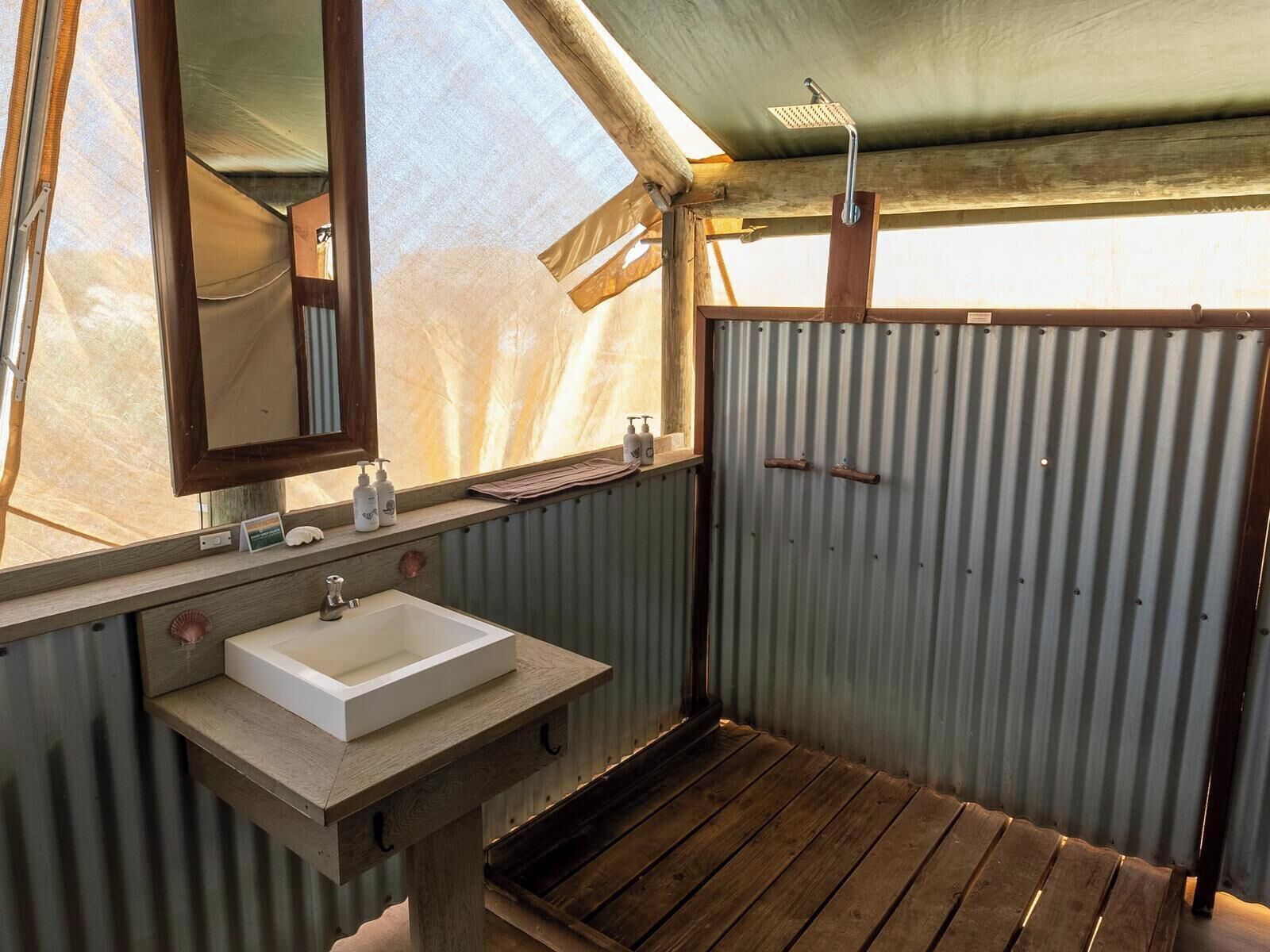 Tenda Premium | Bagno | Doccia, accappatoio, asciugamani