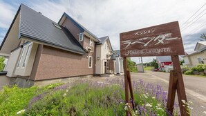 A modern building with a sign that reads "Pension Lavender." - Pension Lavender (Furano)