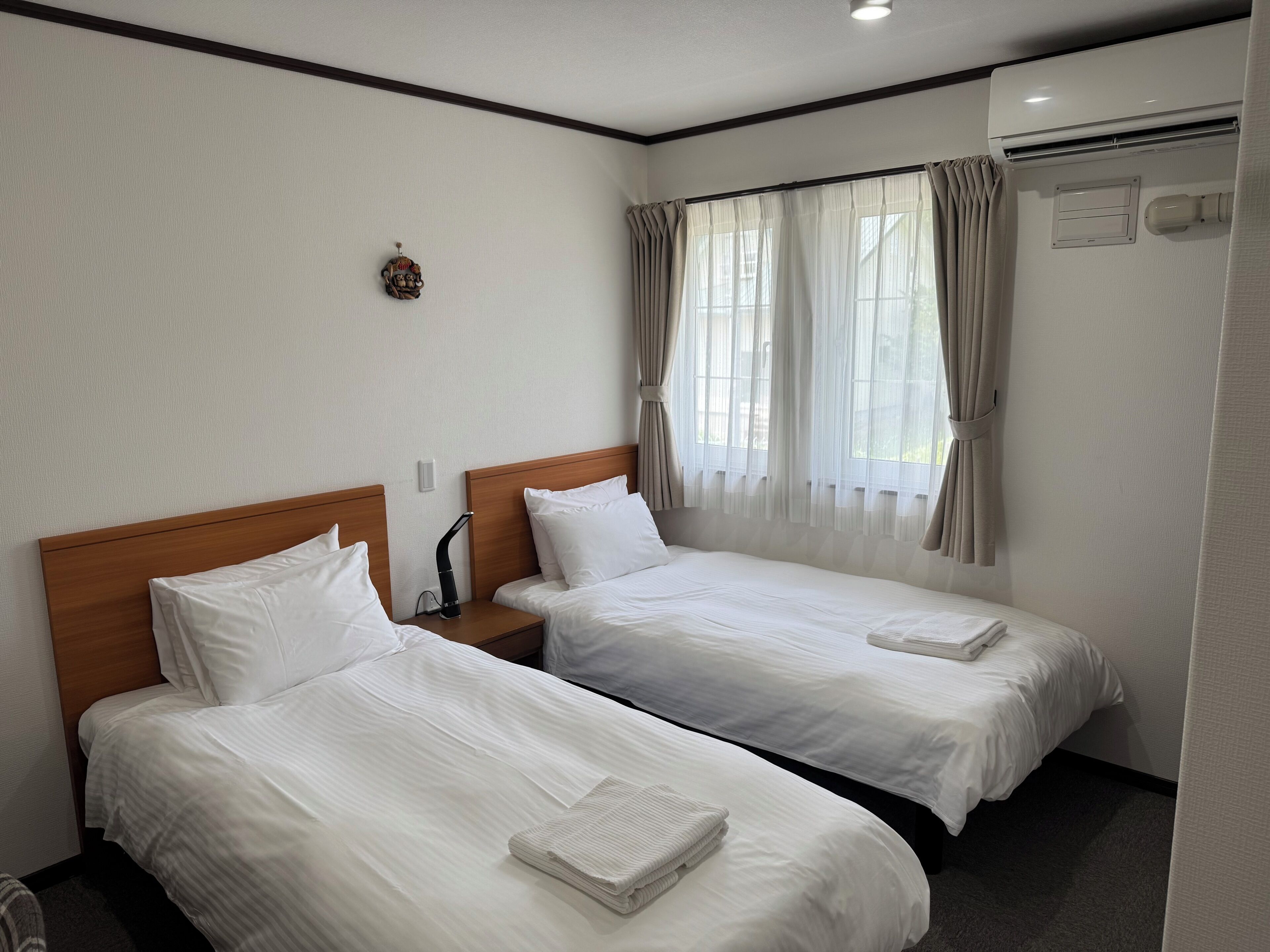 In-room safe, desk, WiFi (free), bed sheets