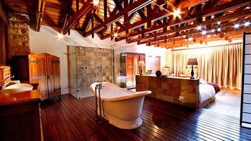Executive Suite | Bathroom