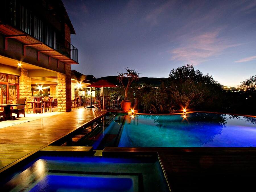 Hồ bơi ngoài trời, ghế dài tắm nắng