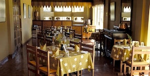 Unclassified image, 2 of 7, button - Windsor Hotel (Nuwara Eliya)