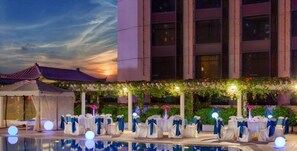 Outdoor banquet area - Shangri-la Hotel (Shenzhen)