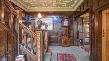 Pintu masuk interior