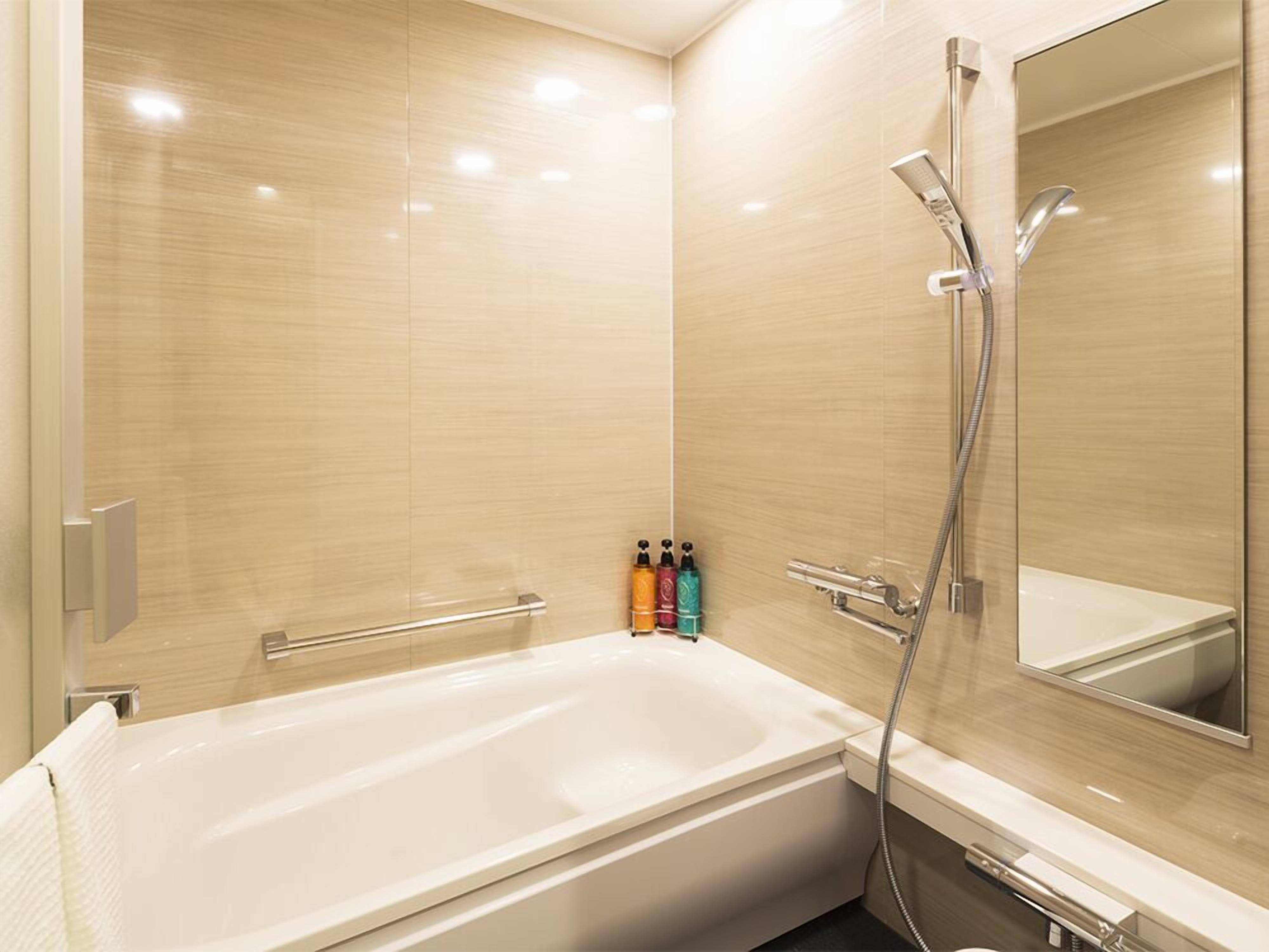 combined shower/bathtub, deep-soaking bathtub, hair dryer, slippers