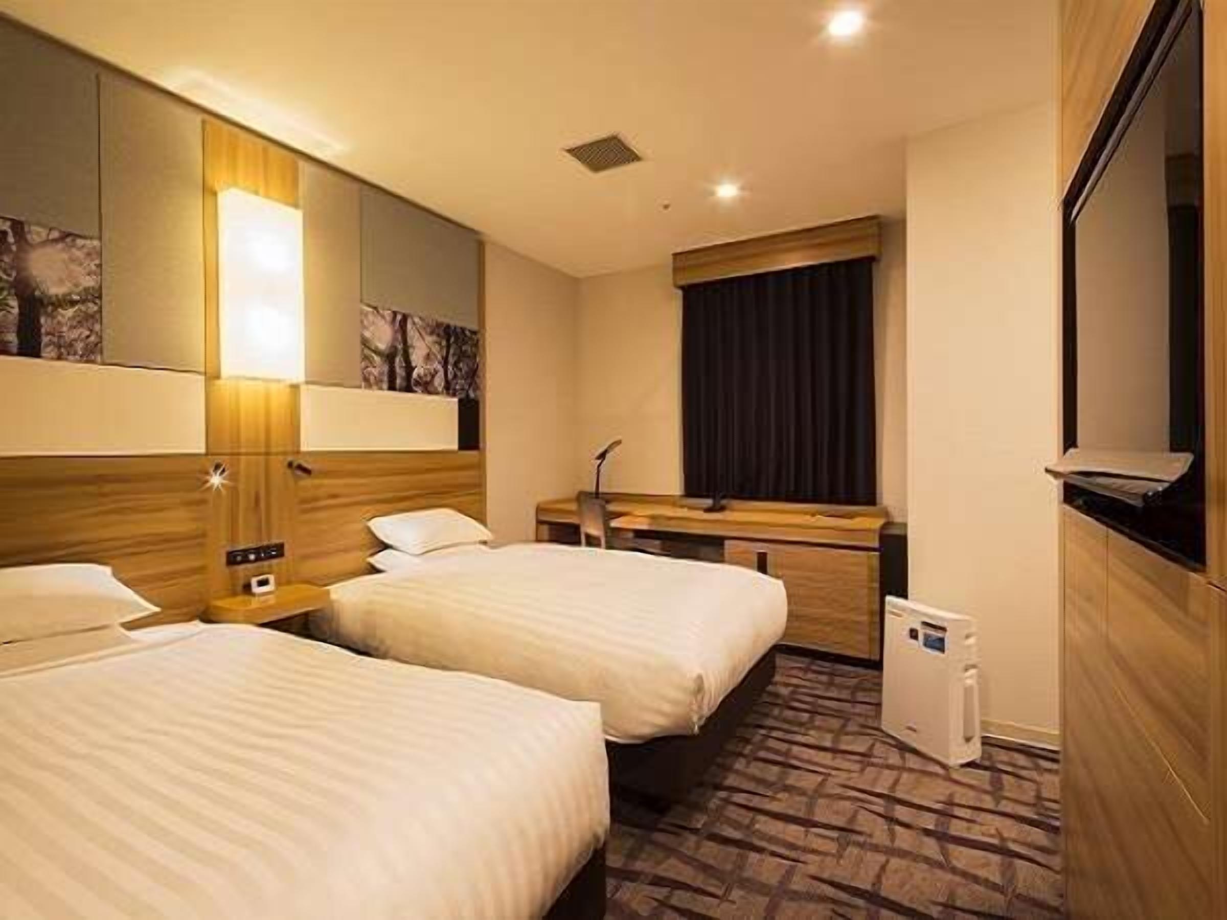 Bureau, fer et planche à repasser, Wi-Fi gratuit, draps fournis