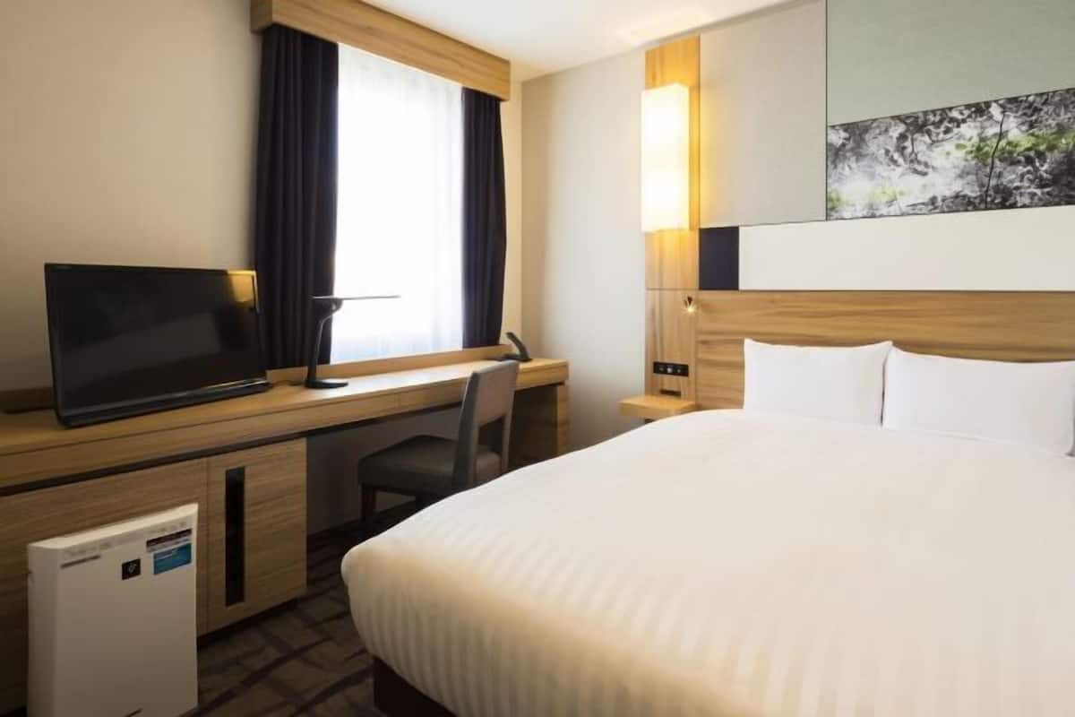 Bureau, fer et planche à repasser, Wi-Fi gratuit, draps fournis