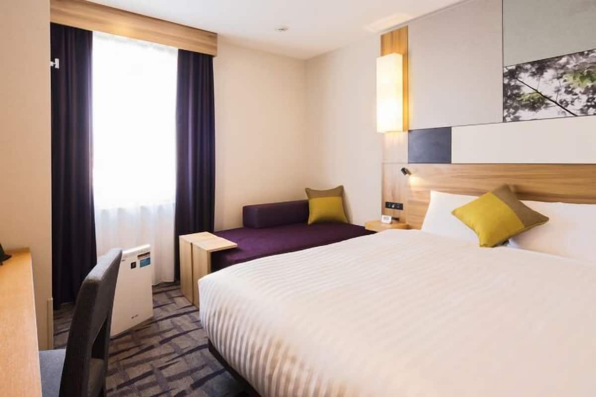 Bureau, fer et planche à repasser, Wi-Fi gratuit, draps fournis