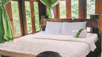 Free WiFi, bed sheets
