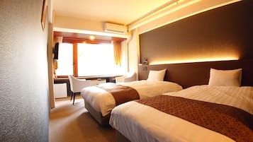 Standard Twin Room | Desk, laptop workspace, iron/ironing board