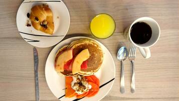 含每日當地特色早餐