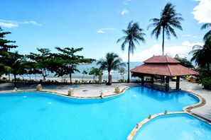 Outdoor pool - Parai Beach Resort & Spa (Sungai Liat)