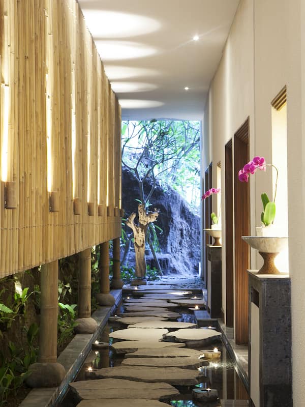 Couples treatment rooms, body treatments, aromatherapy