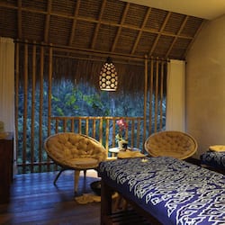 Couples treatment rooms, body treatments, aromatherapy