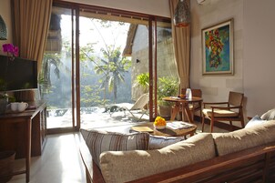 Premium bedding, minibar, in-room safe, desk