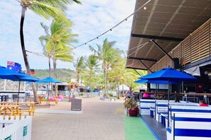 Property grounds - Base Backpackers Magnetic Island - Hostel (Nelly Bay)