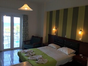 Desk, soundproofing, free WiFi - Amoudi Studios Apartments Hotel (Zakynthos)