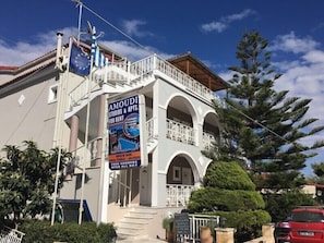 Front of property - Amoudi Studios Apartments Hotel (Zakynthos)