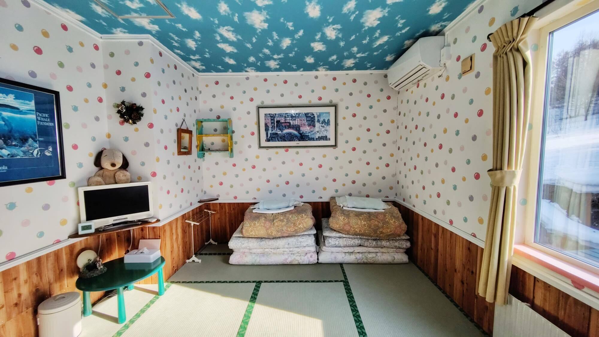 Free WiFi, bed sheets
