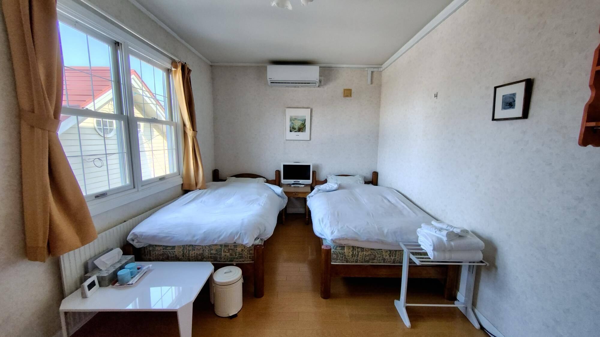Free WiFi, bed sheets