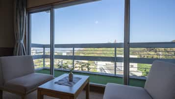 In-room safe, free WiFi, bed sheets