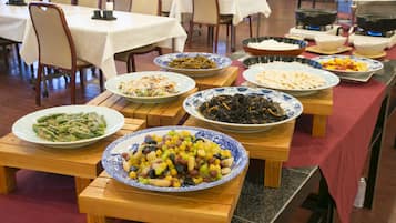 Daily buffet breakfast (JPY 3000 per person)