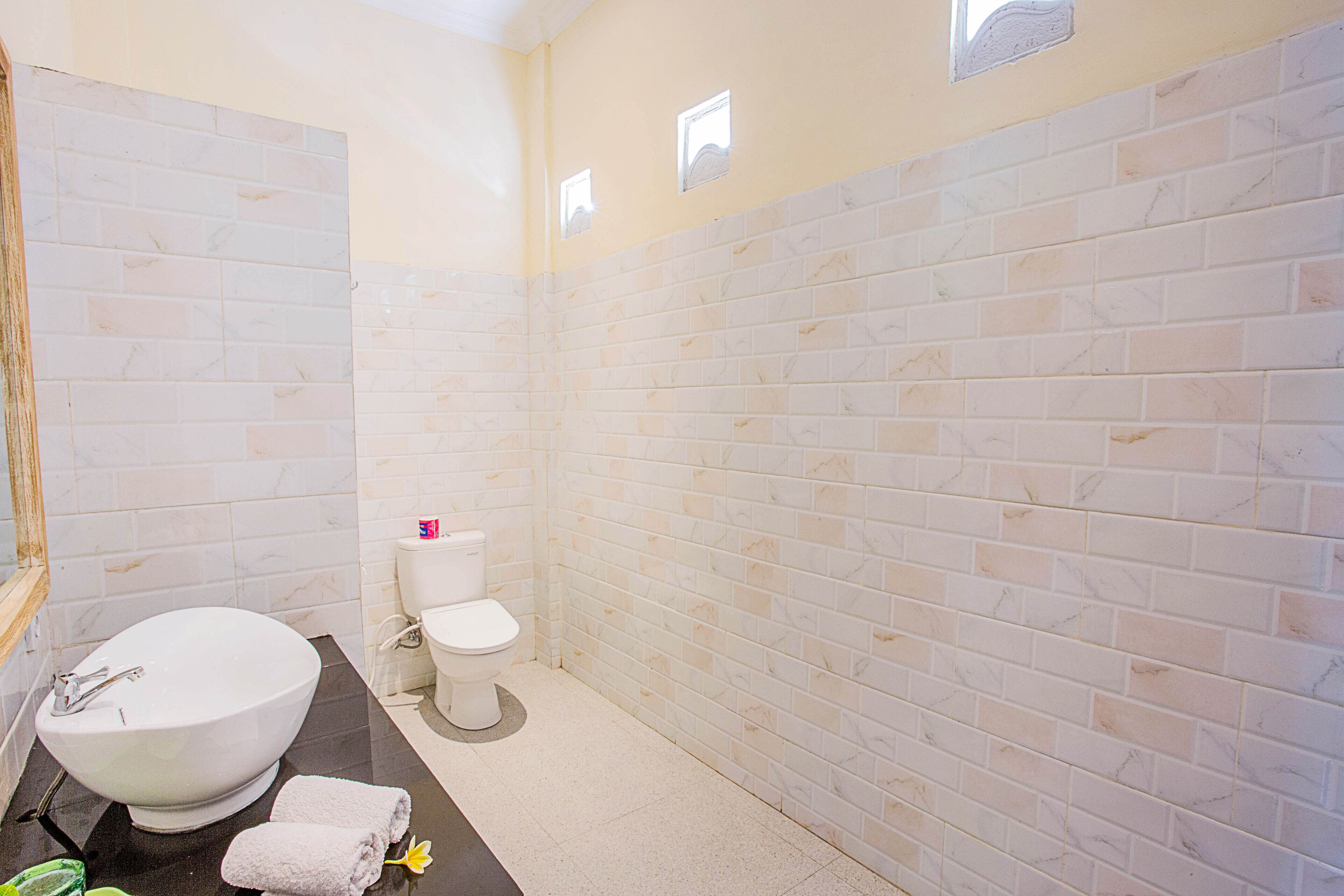 standard room, garden view | bathroom | shower, free toiletries, hair dryer, slippers