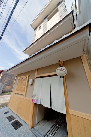 Property entrance. M’s Inn Higashiyama