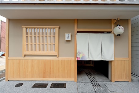 Exterior. M’s Inn Higashiyama