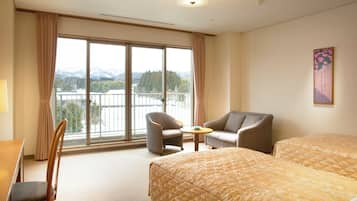 In-room safe, desk, bed sheets