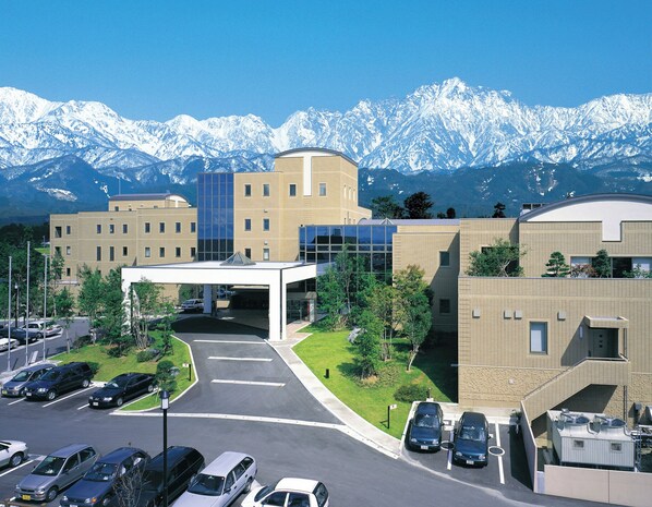 Stunning mountain views surround this modern building, offering a serene atmosphere.