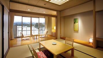 Caja fuerte, escritorio, ropa de cama