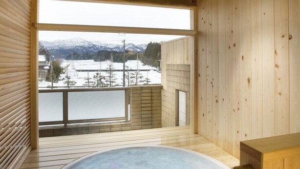 A wooden sauna with a large, round hot tub. - Tsurugi Koizuki (Kamiichi)